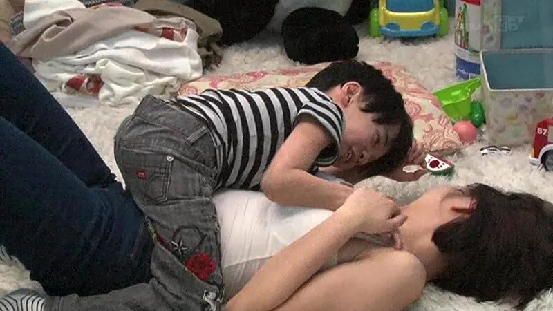 แม่เย็ดลูก
